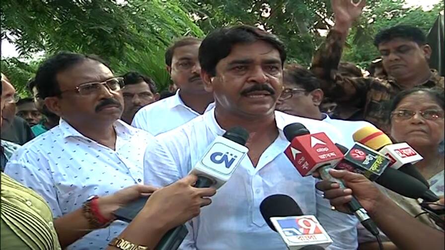 Canning Murder Case: দোষীদের ফাঁসি হোক : ক্যানিংকাণ্ডে নিহতদের পরিবারের কাছে কাকলি-সওকতরা Canning Murder Case TMC delegation arrived in Canning today Canning Murder Case: দোষীদের ফাঁসি হোক : ক্যানিংকাণ্ডে নিহতদের পরিবারের কাছে কাকলি-সওকতরা