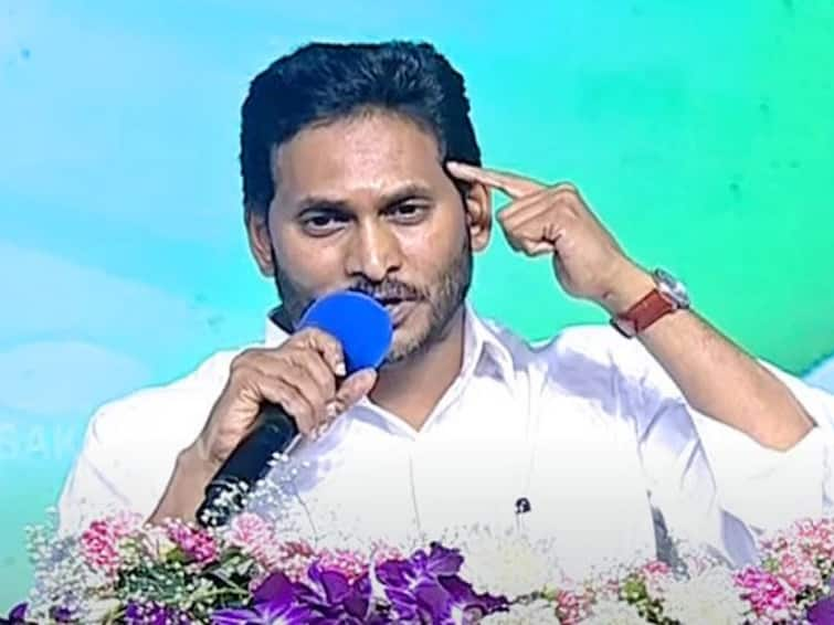 plenary elected Jagan as the life president of YSRCP. But there is doubt among many whether it is valid as per the rules. YSRCP Perminent President Jagan : వైఎస్ఆర్‌సీపీ జీవితకాల అధ్యక్షుడు జగన్ - ప్లీనరీలో తీర్మానం ! రాజ్యాంగపరంగా సాధ్యమేనా ?