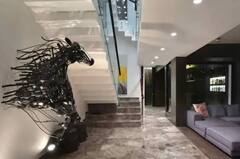 ਕਿਸੇ ਮਹਿਲ ਤੋਂ ਘੱਟ ਨਹੀਂ ਹੈ ਵਿਰਾਟ ਕੋਹਲੀ ਦਾ ਗੁੜਗਾਉਂ ਵਾਲਾ ਬੰਗਲਾ, ਅੰਦਰ ਦੀਆਂ ਤਸਵੀਰਾਂ ਦੇਖ ਕੇ ਉੱਡ ਜਾਣਗੇ ਹੋਸ਼