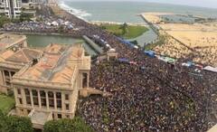 Sri Lanka Crisis: দেউলিয়া সরকার, তীব্রতর হয়েছে খাদ্যসঙ্কট, শ্রীলঙ্কার রাস্তায় জনসমুদ্র,পালিয়ে ফিরছেন রাজাপক্ষ