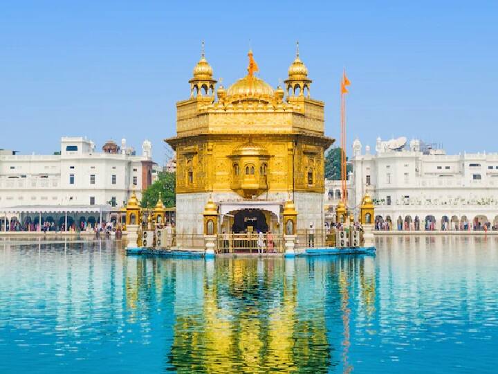 इसके बाद फिर आपको ट्रेन से अमृतसर जाने का मौका मिलेगा. वहां आप जलियांवाला बाग, स्वर्ण मंदिर और वाघा बॉर्डर देखेंगे.  इसके बाद आप वापस ट्रेन से रांची आ जाएंगे.(PC:unsplash)