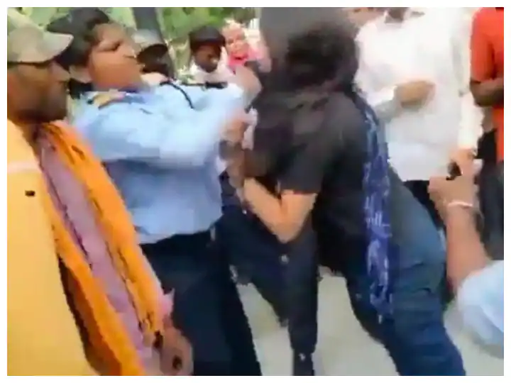 Varanasi: Student bullying at Namo Ghat, attack on women security personnel Varanasi : ਨਮੋ ਘਾਟ 'ਤੇ ਵਿਦਿਆਰਥਣ ਦੀ ਬਦਮਾਸ਼ੀ, ਮਹਿਲਾ ਸੁਰੱਖਿਆ ਕਰਮੀਆਂ 'ਤੇ ਹਮਲਾ