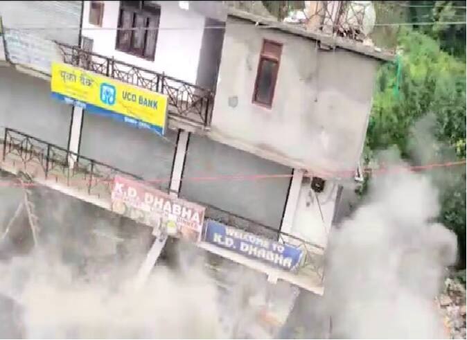 Shimla: A four story building collapsed in Chopal town in Shimla amid heavy rainfal watch video Building Collapse: ભારે વરસાદથી શિમલામાં ચાર માળની બિલ્ડિંગ પત્તાના મહેલની માફક થઈ ધરાશાયી, જુઓ વીડિયો