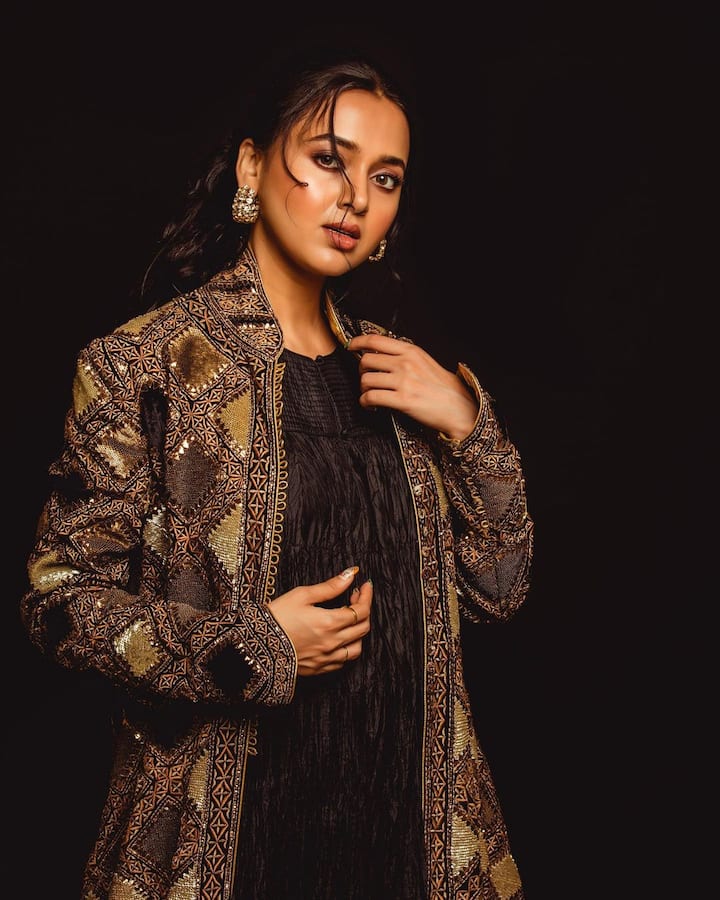 Tejasswi's looked glitzy with kohl-filled eyes, plenty of mascara and glossy lip colour. She accesorised her look with a pair of golden hoops.