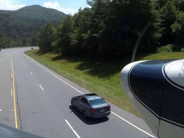 Plane Makes Emergency Landing On Highway, Terrifying Video Goes Viral Viral Video: வேறு வழியில்லை.. நெடுஞ்சாலையில் தரையிறக்கப்பட்ட  விமானம் - ஷாக்கிங் வீடியோ!