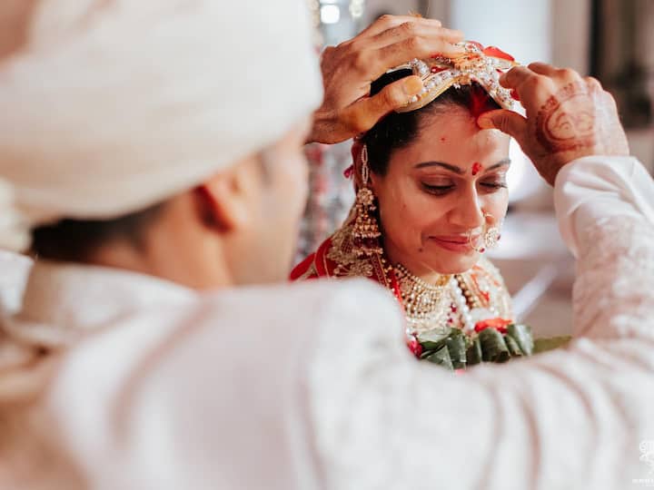 दरअसल अपनी शादी की इन अनदेखी तस्वीरों को इंडियन रेसलर संग्राम सिंह के अपने ऑफिशियल इंस्टाग्राम हैंडल पर शेयर किया है.