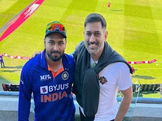 Dhoni In England: இங்கிலாந்திற்கு சென்று இந்திய வீரர்களை உற்சாகப்படுத்திய தோனி..!