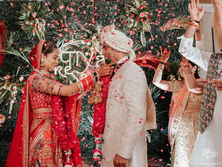 दोनों के बीच प्यार टीवी इंडस्ट्री के जरिए उमड़ा था. उसके बाद इन दोनों ने हर परिस्थिति में में एक दूसरे का साथ दिया और अब जीवन भर का साथ निभाने के वचन भी ले लिया.