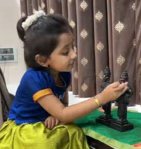 मायराने  पारंपरिक परकर-पोलकं घालून एक व्हिडीओ शेअर केला आहे.