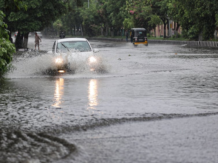 Floods Help Line Numbers: భారీ వర్షాల వేళ కంట్రోల్ రూం ఏర్పాటు, ఎమర్జెన్సీ ఫోన్ నెంబర్లు ఇవే