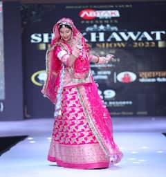 राजीव सेन से तलाक की खबरों के बीच Charu Asopa ने रैंप वॉक कर ढाया कहर, राजस्थानी लुक में लूट लिया फैंस का दिल