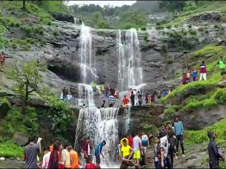 माथेरान मध्ये पावसाळ्यात निसर्गाची वेगवेगळी रूपे पाहण्यास पर्यटक आवर्जून या पर्यटन स्थळाला भेट देतात.