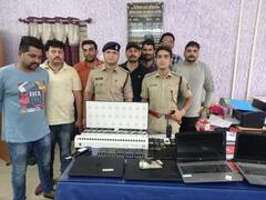 Ujjain News: लग्जरी कार में चल रहा था सट्टे का अवैध कारोबार, विदेशी मशीन के साथ 7 गिरफ्तार