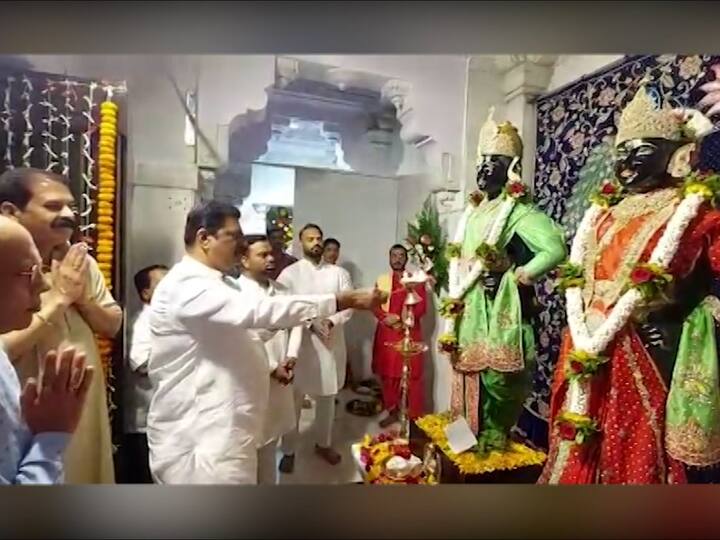 आज आषाढी एकादशी निमित्त केंद्रीय राज्यमंत्री कपिल पाटील यांच्या हस्ते उल्हासनगर जवळील बिर्ला मंदिरात विठ्ठल रुक्माईची पूजा करण्यात आली.