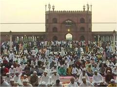 Eid-Ul-Adha: देशभर में धूमधाम से मनाया जा रहा ईद उल अज़हा का त्योहार, दिल्ली से कश्मीर तक की खूबसूरत तस्वीरें