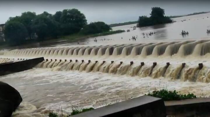 భారీ వర్షాలు పొంగుతున్న వాగులు
