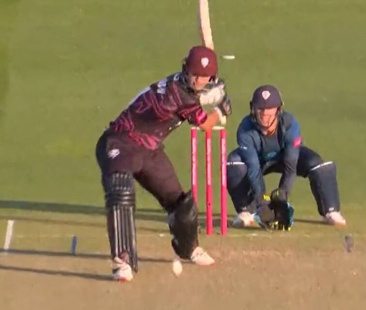 In the T20 match, batsman rilee-rossouw scored 34 runs in one over Video: T20માં આ ખેલાડીએ કરી વિસ્ફોટક બેટિંગ, 15 બોલમાં બનાવ્યા 74 રન