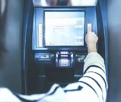 ATM Card Rules: કોઇ મૃત વ્યક્તિના ATM કાર્ડમાંથી ભૂલથી પણ ના કાઢો પૈસા, થઇ શકે છે નુકસાન