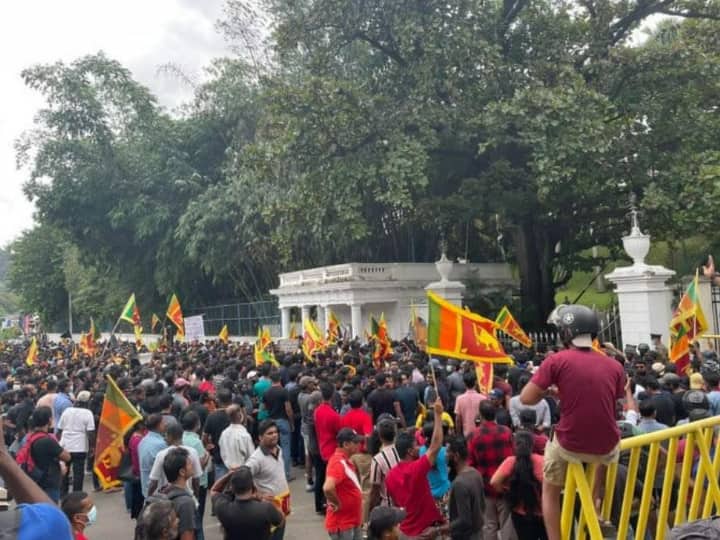 Sri Lanka Crisis LIVE: श्रीलंका में बवाल के बीच अमेरिका की एंट्री, प्रदर्शनकारियों ने फूंका पीएम विक्रमसिंघे का घर