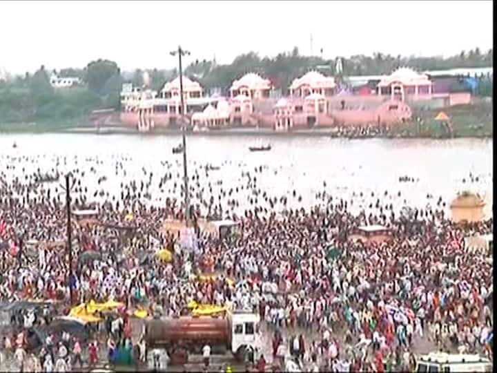 कोरोनामुळे मागील दोन वर्ष निर्बंधात पंढरपुरातील आषाढी वारी पार पडली होती.