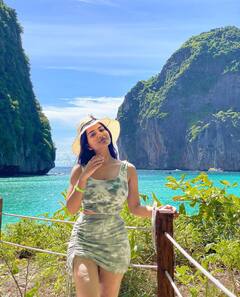 Ananya Nagalla: లవ్ సింబల్ చూపిస్తున్న అనన్య నాగళ్ల