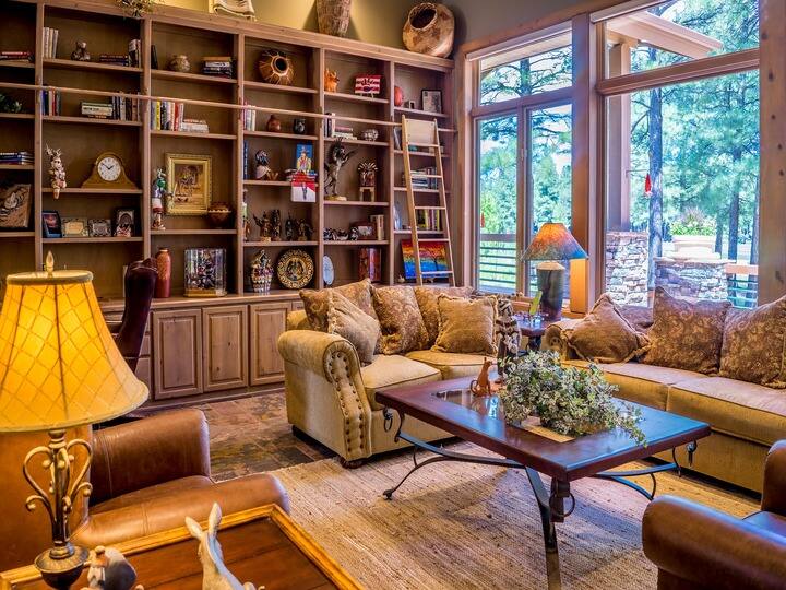 these things kept in the house can become the reason for financial crisis try these vastu upay for wealth and prosperity Vastu Tips For Home: घर में रखीं ये चीजें बन सकती हैं आर्थिक तंगी का कारण, इन्हें तुरंत हटाएं 