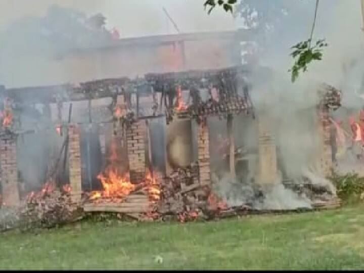 Motihari News: Four houses caught fire due to gas leak during cooking in Motihari, condition of woman and child critical ann Motihari News: मोत‍िहारी में खाना बनाने के दौरान गैस रिसाव से चार घरों में लगी आग, महिला और बच्‍चे की हालत गंभीर