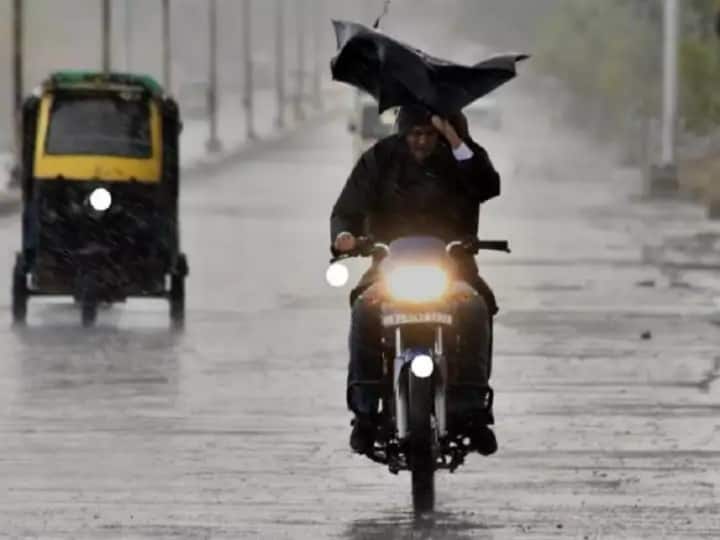 Delhi NCR Rain will start from July 10 Meteorological Department issued yellow alert till 12 July Delhi-NCR Weather: दिल्ली-एनसीआर में इस दिन से शुरू होगा बारिश का सिलसिला, जानिए- कैसा रहेगा मौसम