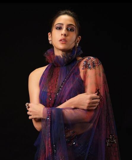 বলিউডে আত্মপ্রকাশ হওয়ার পরই বেশ কয়েকজন নায়কের সঙ্গে সারা আলি খানের (Sara Ali Khan) নাম জড়িয়েছে। কখনও শোনা গিয়েছে, তিনি প্রয়াত অভিনেতা সুশান্ত সিংহ রাজপুতের সঙ্গে সম্পর্কে রয়েছেন।