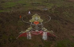 कातळ दगडावर साकारली 40 फुट विठ्ठलाची रांगोळी