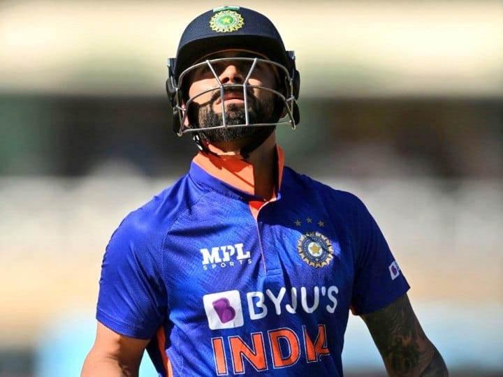 Ind vs Eng, 1st ODI: Virat Kohli likely to miss 1st ODI against England due to injury Sources Virat Kohli Injury : विराट कोहलीच्या अडचणीत वाढ, दुखापतीमुळे पहिल्या एकदिवसीय सामन्याला मुकणार?