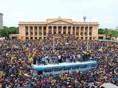 Sri Lanka Crisis Highlights: श्रीलंका के सेना प्रमुख की लोगों से शांति बनाए रखने की अपील, एक और कैबिनेट मंत्री ने दिया इस्तीफा