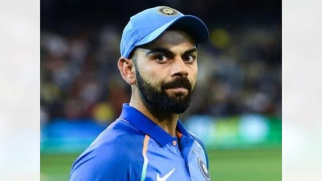 Virat Kohli: মাত্র ১ রানে আউট হয়েও ওভারের মাঝে খোশমেজাজে নাচ বিরাট কোহলির Virat Kohli dances in front of crowd in India vs England 2nd T20I Virat Kohli: মাত্র ১ রানে আউট হয়েও ওভারের মাঝে খোশমেজাজে নাচ বিরাট কোহলির