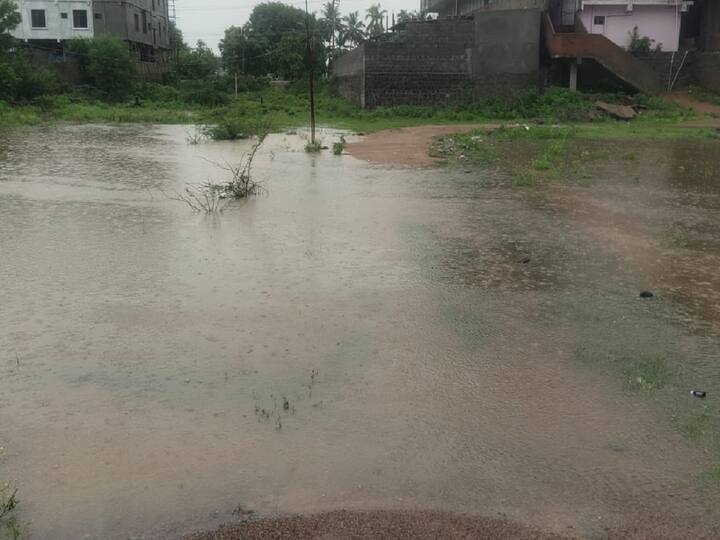 Karimnagar: nonstop rains in karimnagar leads to flood in Landfill areas, collector reviews Karimnagar: కరీంనగర్‌లో ఆగకుండా వర్షం, కలెక్టర్ రివ్యూ - అధికారులకు కీలక ఆదేశాలు