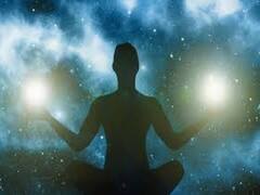 RajYoga in Kundali: कुंडली में अगर है ये राजयोग तो जीवन में कभी नहीं रहेगी धन की कमी