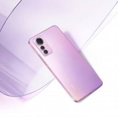 શ્યાઓમીના Xiaomi 12 Lite ફોનમાં 6.55 ઇંચની સ્ક્રીનથી AMOLED ડિસ્પ્લે આપવામાં આવી છે, આ ફોનમાં 120 Hz નો રિફ્રેશ રેટ આપવામાં આવ્યો છે. આની સાથે જ આ ફોન HDR10+ અને Dolby Vision નો પણ સપોર્ટ કરે છે.  કંપનીએ Xiaomi 12 Lite ફોનમાં Qualcomm Snapdragon 778G ઓક્ટાકૉર પ્રૉસેસર આપવામાં આવ્યુ છે.