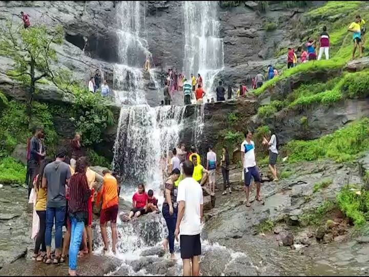 माथेरानच्या धबधब्यावर पर्यटकांची तुफान गर्दी, रविवारी धबधबे झाले फुल्ल