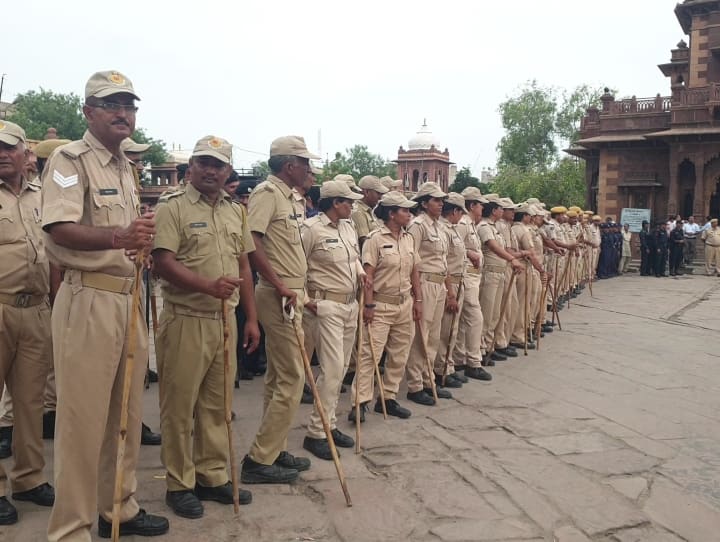 Jodhpur 1500 jawans police officers deployed maintain peace ordercity Bakrid 2022 ANN Jodhpur News: जोधपुर में शांति के लिए पुलिस अधिकारियों सहित 1500 जवान तैनात, चप्पे चप्पे पर है नजर