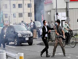 Shinzo Abe killer wielded homemade gun, grudge over mother’s bankruptcy, police say Shinzo Abe killer: சின்சோ அபே கொலை வீட்டில் தயாரித்த துப்பாக்கி: வெளியான திடுக்கிடும் தகவல்!