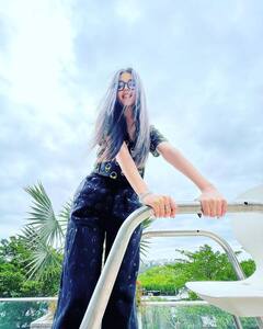 Shruti Haasan: நடிகை ஸ்ருதி ஹாசனும் அவருக்குப் பிடித்த கருப்பு நிறமும்...கலக்கல் கிளிக்ஸ்!