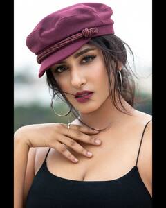 VishnuPriya Photos:  పొట్టి డ్రెస్సులో విష్ణుప్రియ రచ్చ