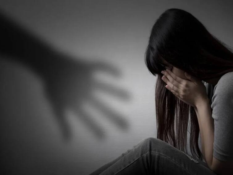 Odisha News Minor girl jumps from the roof of the school to escape the gang rape the condition is critical Odisha News: गैंगरेप से बचने के लिए नाबालिग लड़की ने स्कूल की छत से लगाई छलांग, हालत गंभीर