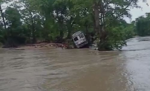 Gadchiroli Rain : गडचिरोली जिल्ह्यात पावसाचा कहर, ट्रक गेला वाहून, तीन जणांचा मृत्यू