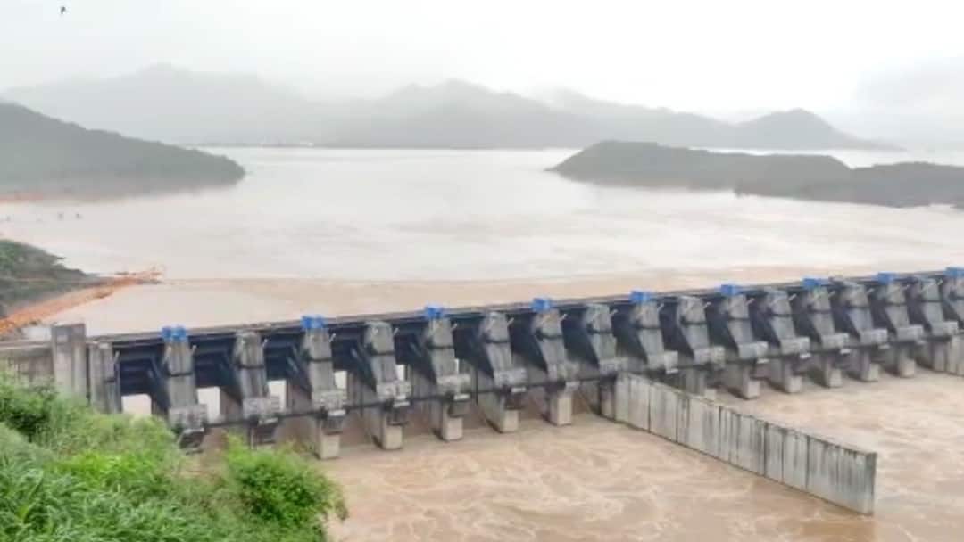 Polavaram CM Jagan : సీఎం జగన్ ఇవ్వలేమంటున్నారు - కేంద్రం మాకు సంబంధం లేదంటోంది ! పోలవరం ఆర్ అండ్ ఆర్ ప్యాకేజీ బాధ్యత ఎవరిది ? Controversy arose over the Polavaram R&R package. Jagan told the evacuees that they cannot give. Polavaram CM Jagan : సీఎం జగన్ ఇవ్వలేమంటున్నారు - కేంద్రం మాకు సంబంధం లేదంటోంది ! పోలవరం ఆర్ అండ్ ఆర్ ప్యాకేజీ బాధ్యత ఎవరిది ?