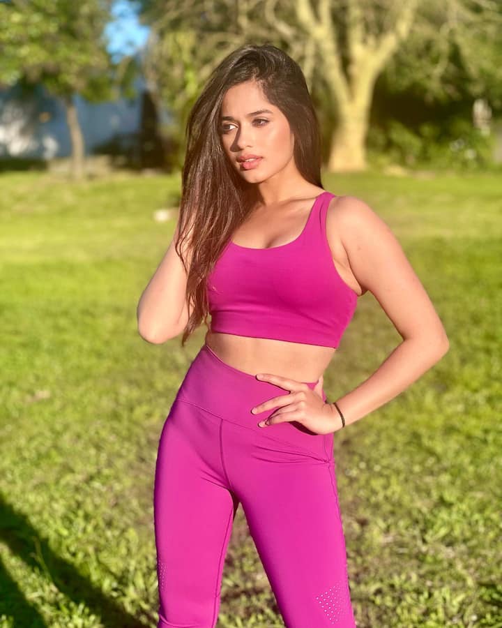 खतरों के खिलाड़ी के सेट से जन्नत जुबैर लगातार तस्वीरें और वीडियो शेय़ऱ कर रही हैं, जो कि वायरल होती रहती हैं.