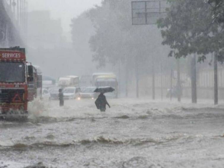 nasik witness heavy rainfall pune faces landslide maharashtra rain news Maharashtra Rain: नासिक में जबरदस्त बारिश से नदियों का बढ़ा जलस्तर, पुणे में भूस्खलन