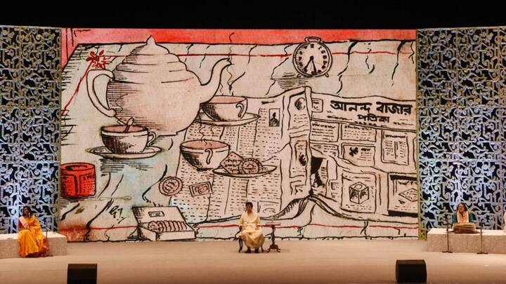 পায়ে পায়ে একশো। ২০২২ সালে একশো বছর পূর্ণ করল ভারতের প্রথম সারির দৈনিক বাংলা সংবাদপত্র আনন্দবাজার পত্রিকা। ১৯২২ সালে যাত্রা শুরু হয়েছিল এই পত্রিকার। তারপর থেকে বিভিন্ন ঘাত-প্রতিঘাত পেরিয়ে শতবর্ষ পূর্তি। শনিবার আনন্দবাজার পত্রিকার শতবর্ষ পূর্তি উদযাপন হয়ে নিউটাউনে বিশ্ববাংলা কনভেনশন সেন্টারে। মঞ্চসজ্জা ও মঞ্চ অলঙ্করণ ছিল অসামান্য। নিজস্ব চিত্র/ পিটিআই