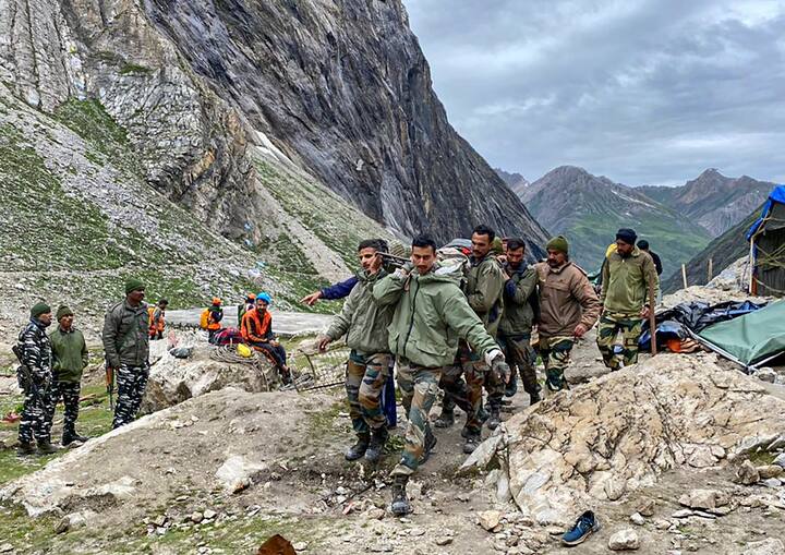 অমরনাথ-বিপর্যয়ের বলি হয়েছেন বাংলার তরুণী । অমরনাথে বারুইপুরের নিখোঁজ ছাত্রীর মৃত্যু হয়েছে, জানালেন জেলাশাসক।