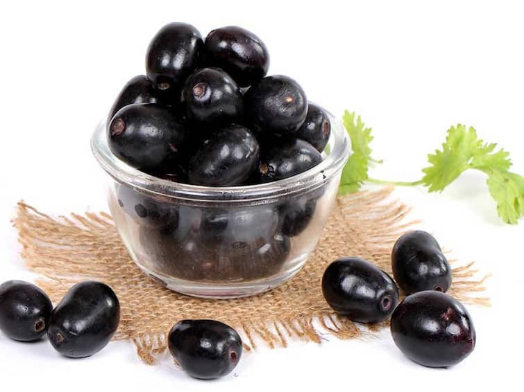 Diabetic patients are very healthy if they eat Black Jamun Black Jamun: డయాబెటిక్ రోగులు నేరేడు పండ్లు తింటే ఏం జరుగుతుందో తెలుసా? తెలిస్తే వదలకుండా తింటారు