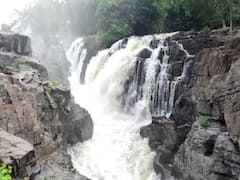 காவிரி ஆற்றில் திறக்கப்பட்ட நீர் தமிழகம் வந்ததடைந்தது - வினாடிக்கு 15,000 கன அடியாக உயர்வு